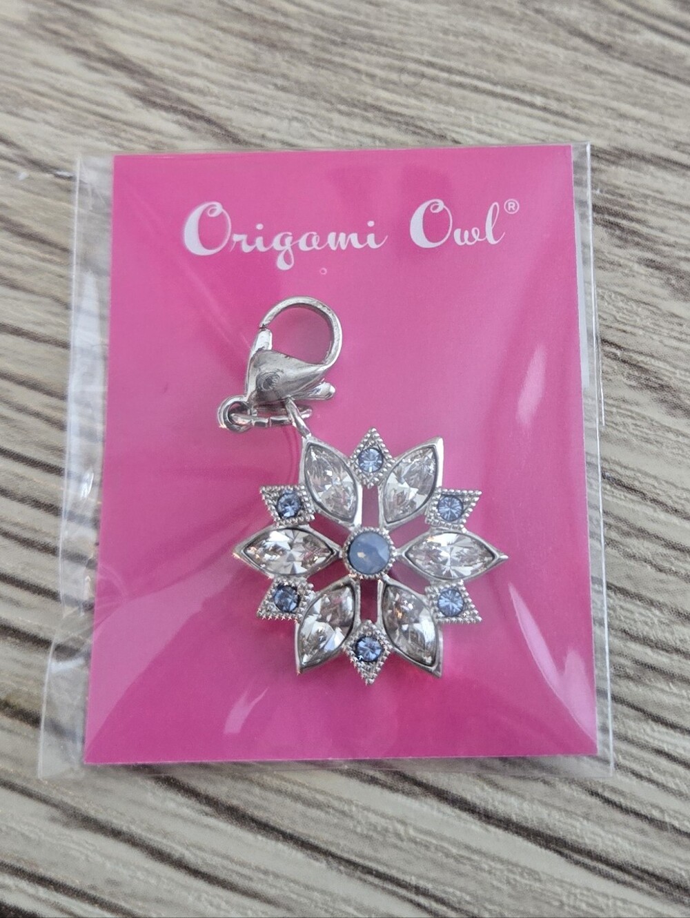 🦉Crystal Snowflake Dangle
